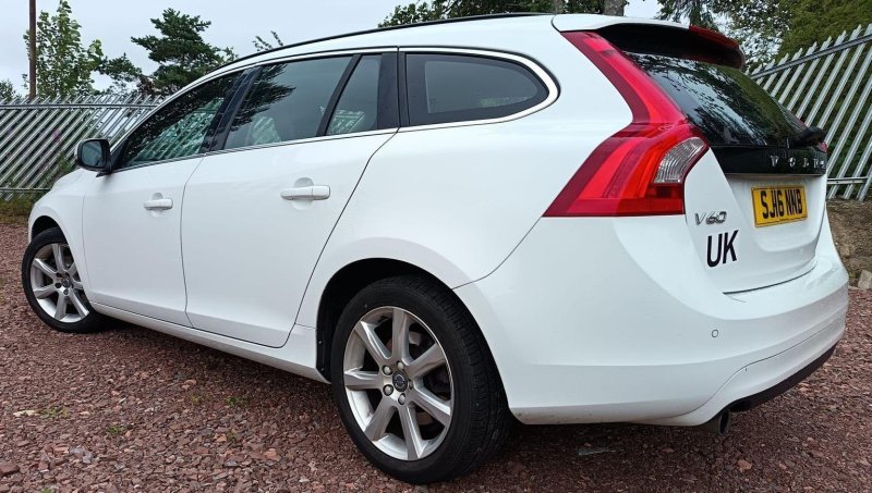 VOLVO V60 2.0 D3 SE Euro 6 (s/s) 5dr